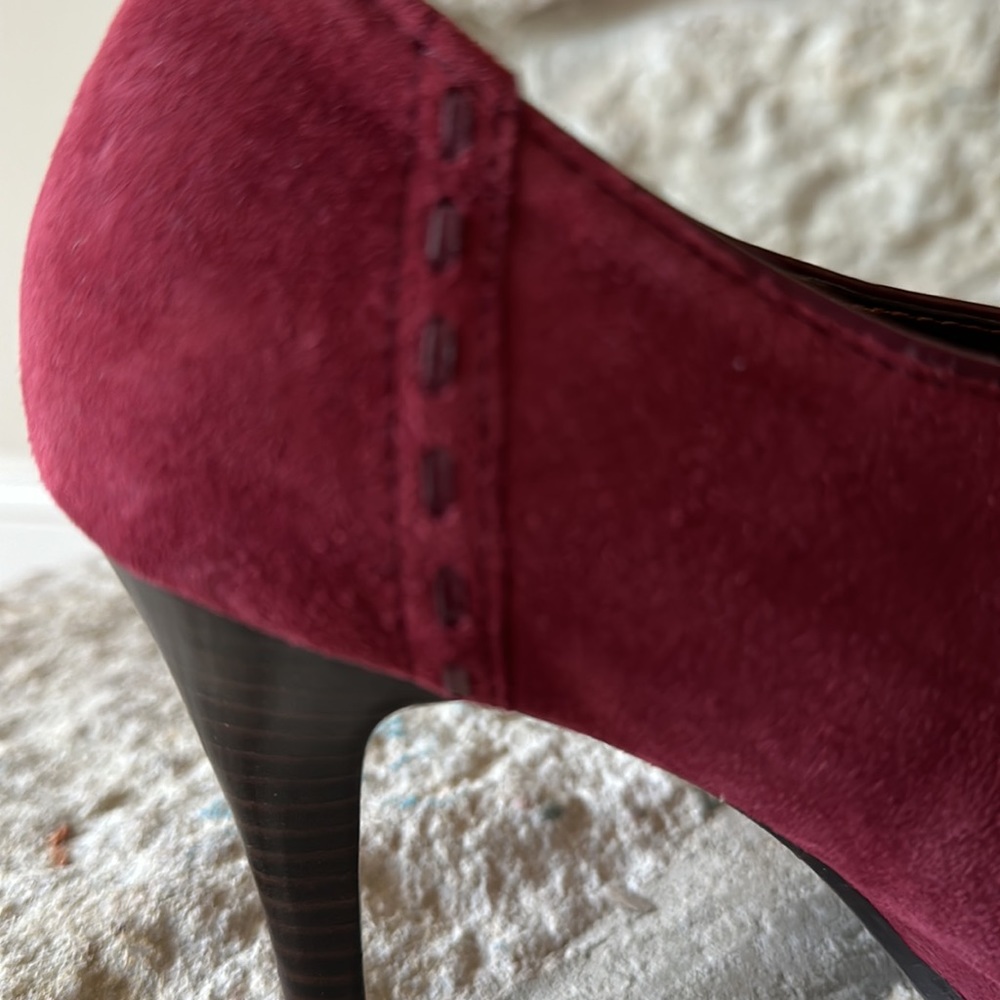 Joan & David red suede heels - Picture 6 of 6